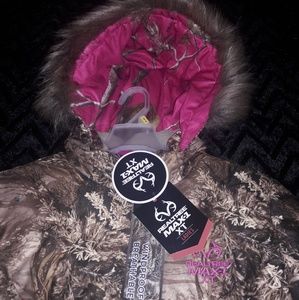 BRAND NEW REALTREE JACKET